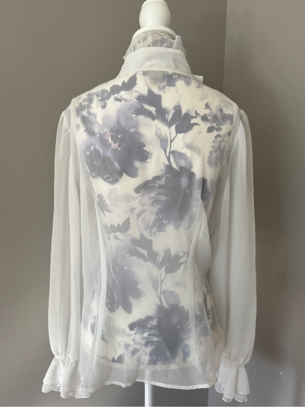 Peter Nygard White Sheer Ruffled Blouse (great Halloween costume shirt!) - Picture 3 of 5